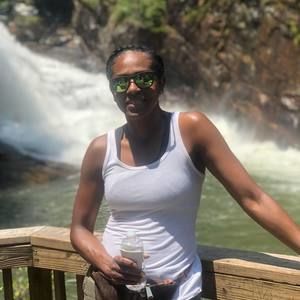 Meet your Posher, Holly